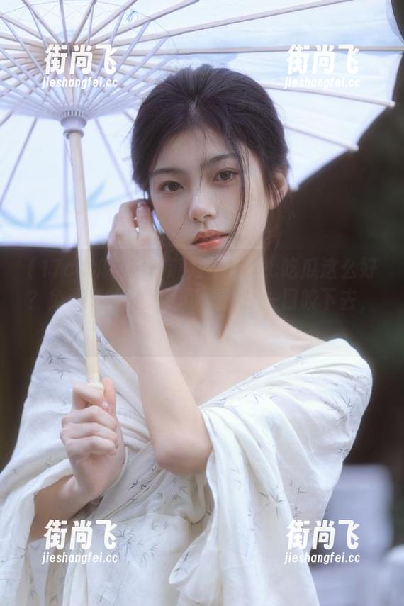 17c吃瓜 你知道为什么17c吃瓜这么好?免费瓜的魅力无可抵挡!一口咬下去,心里乐开花!
