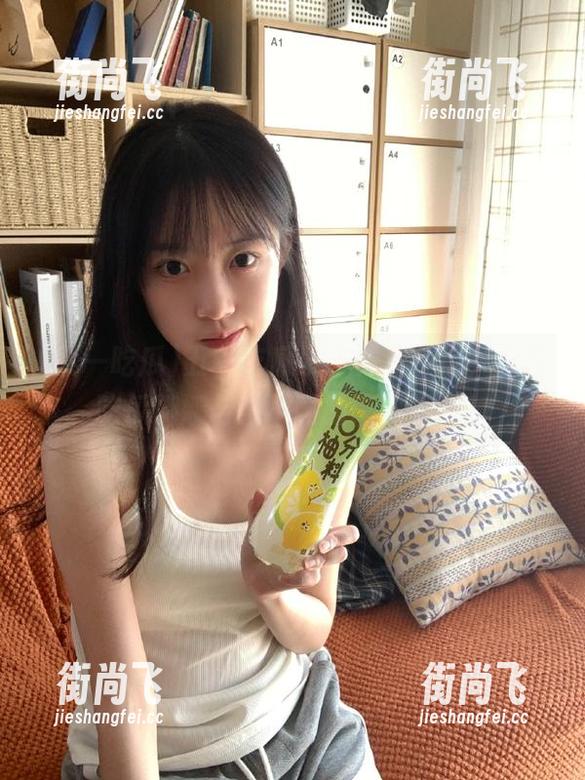 五一吃瓜 五一吃瓜发布关注热点,今日吃瓜娜娜与众不同的吃瓜姿势!
