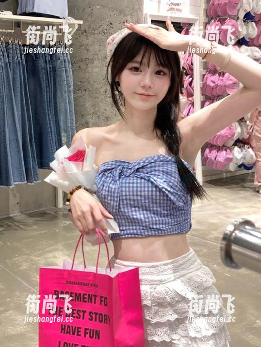 五一吃瓜 今日动态:五一吃瓜线路开启,娜娜的口味果然不一般!