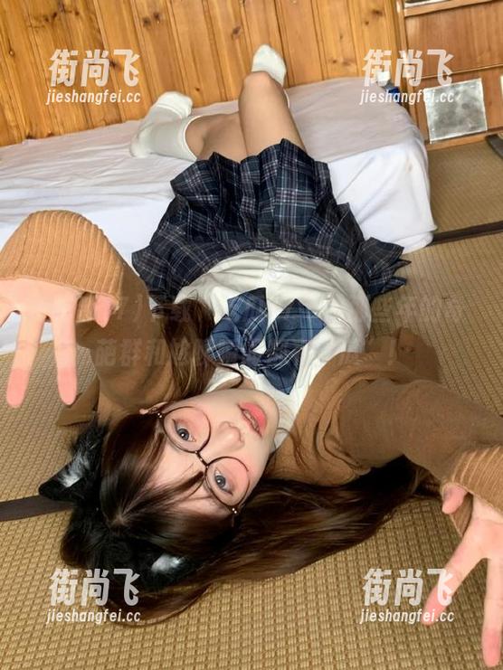 吃瓜17 下载“吃瓜17”,那些年的奇葩群和尬聊瞬间都有“瓜”!