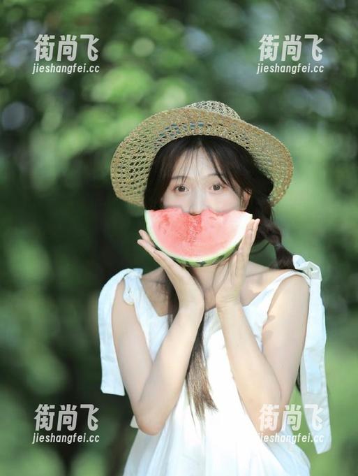 吃瓜导航苹果版：想知道明星们吃什么瓜吗，别急，咱们先来个苹果手剥！
