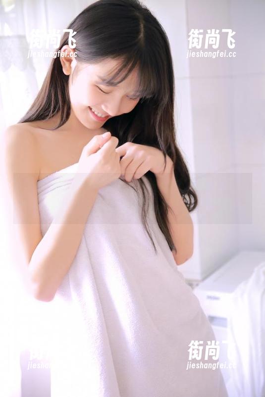 黑料社 黑料社app:谁说观看黑料不如两瓶啤酒配薯片?